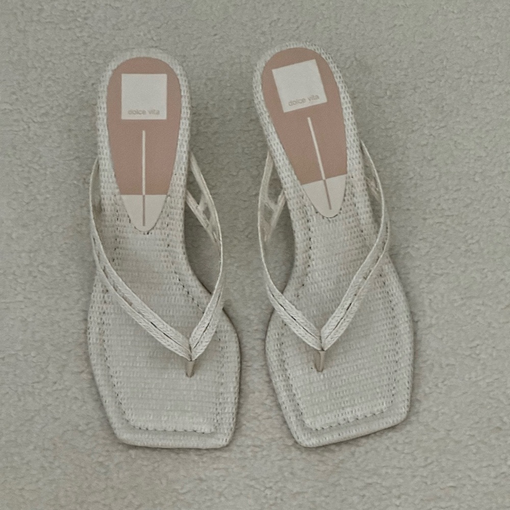 Dolce Vita White Sandals Modern Thong Style